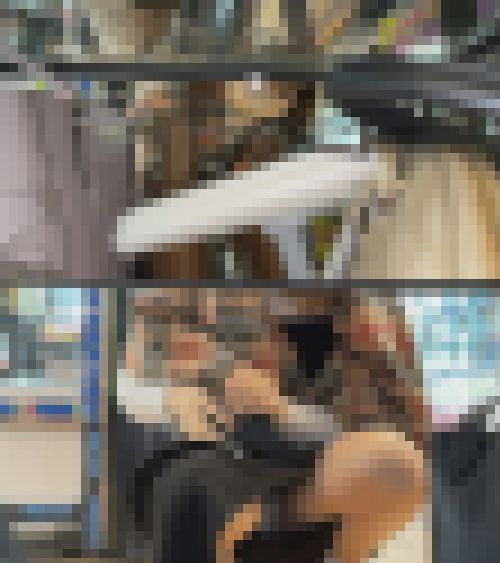 え！パンツずれてる！ほぼマ●コ出てる状態でハイブラ鞄をお買い物＆スカートめくりも！　サンプル画像1