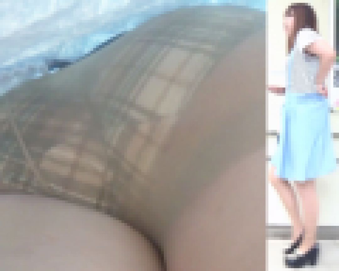 [★新作][★顔出し]パンチラ盗撮 ミニスカギャル チェック柄パンツを強引撮影 サンプル画像