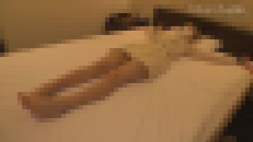 こちょこちょ族　グラドル級の同人モデルは金髪超敏感娘～6th～　すず　21歳　私服編 サンプル画像