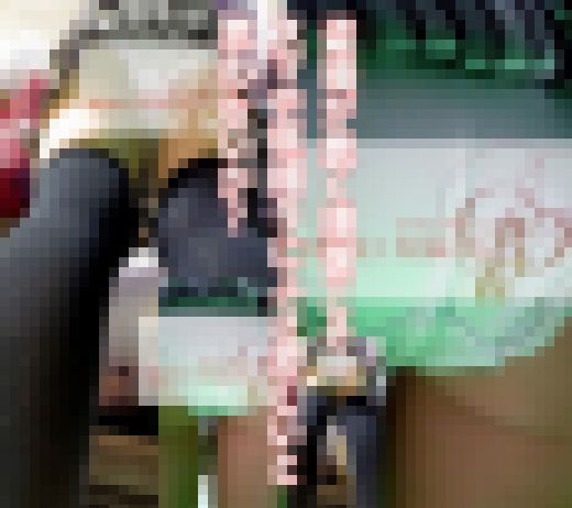 【女性体験談】私が女子大生の時にされたこと。ミニスカニーハイに迫る恐怖! サンプル画像2