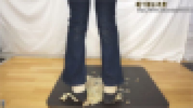 9-10　おしゃれなハイヒールで肉まんを2個踏みつける サンプル画像