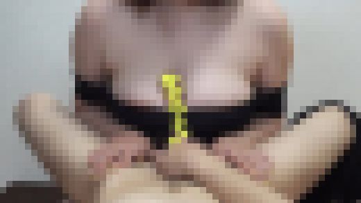 【個撮】ひょうたん型Iカップママさんのエロ過ぎるパイズリご奉仕♡　サンプル画像1