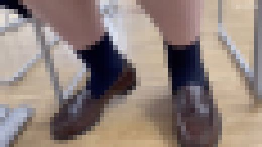 【なま足＆淫語】その（1）毛穴見えるほど接写清楚激カワ白ムチ娘のローファー生足　合成淫語で清楚ビッチ化してみましたw w【4K】 サンプル画像