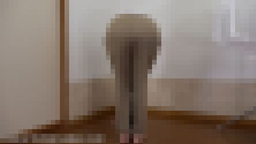 ズボンからパンツの線が見えるフェチ動画f889 サンプル画像