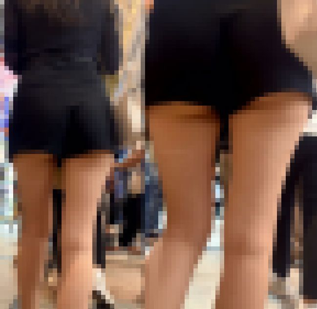 ショートパンツに生足が魅力な美女⑦ サンプル画像