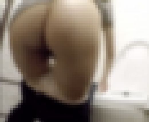 美女達の洗面所レポート 桃尻をカメラ前でフリフリする美人系OLさん 前後からワレメ&ブラまでバッチリ収録 ほか全7名　サンプル画像1