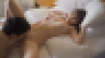 スレンダー美巨乳の26歳人妻が激しいエッチに理性が飛ぶくらい喘ぎまくる　サンプル画像2