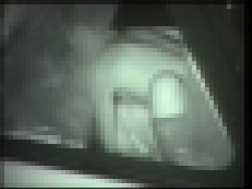 隠し撮り　不自然に揺れる車の中では・・・　サンプル画像1