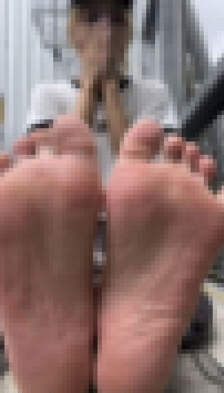 ストリート系美女23cm激弱足裏くすぐり！5分19秒　サンプル画像1