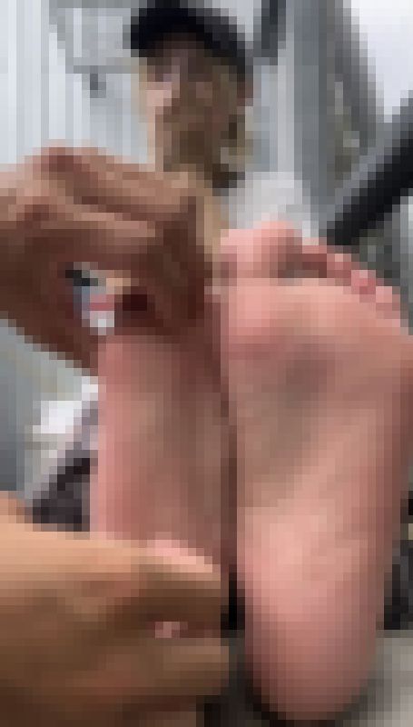 ストリート系美女23cm激弱足裏くすぐり！5分19秒　サンプル画像2