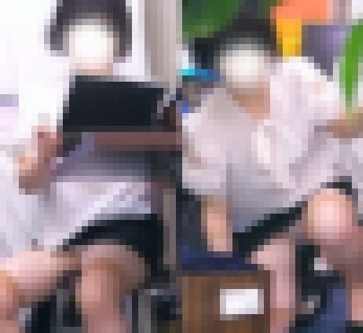 バレちゃった!? 見え隠れするパンティーの魅力 そして密かな誘惑・・・ サンプル画像1