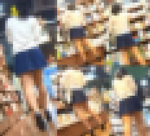 むっちりとした肉付きの良い巨尻お姉さんの喰い込みTバックを逆さ撮りwww！！　サンプル画像1
