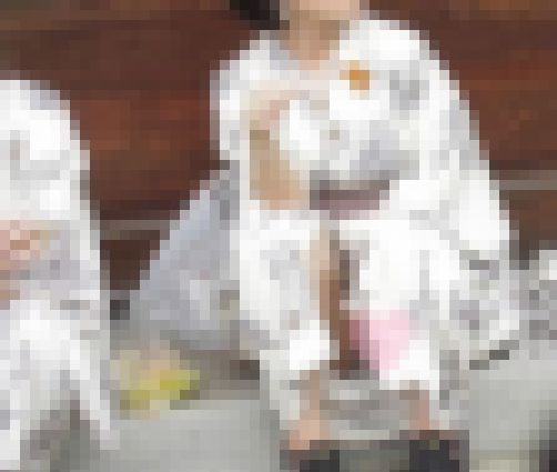 浴衣でパンチラする動画~足のお行儀が悪い女の子〜　サンプル画像1