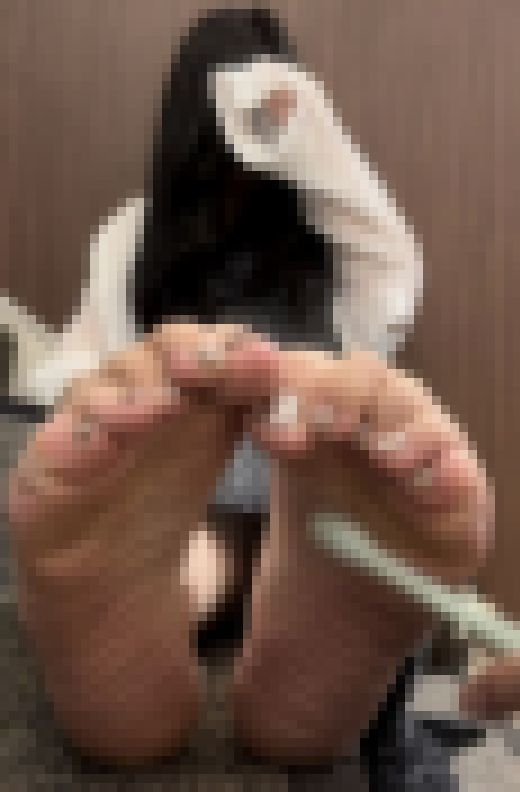 色白ネイル美女26cm激弱足裏くすぐり！5分58秒　サンプル画像2