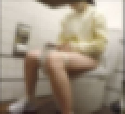 美女達の洗面所レポート 色白美脚 完璧スタイルのJD しましまパンティぁ"ヘアを確認 ほか全5名 サンプル画像3