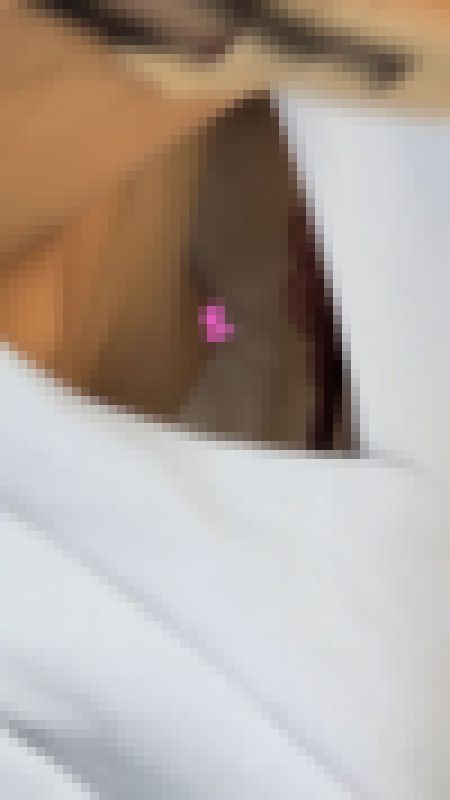 【胸チラ26】タバコ休憩中OLさんたちの胸チラ/控え目おっぱい新人さん/美人デキる女性　サンプル画像3