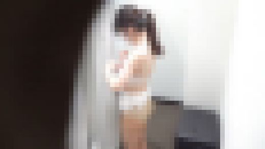 【某大学病院映像③後編】妖艶ベテランナース、パイパン陰部曝け出しの大胆着替え/粘着2日目　サンプル画像1