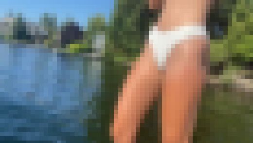 【４Ｋ】ホワイトビキニ美女、二人組　サンプル画像1