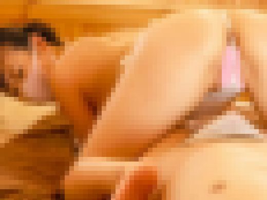【ヒモパン密着エステ②】スレンダー巨尻のメンエス嬢に密着施術で焦らされ…ヒモパン巨尻をお客様の目前で揺らし勃起誘発・足コキ翻弄・ サンプル画像3