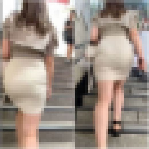 《パッツパツ過ぎて歩きにくそう！タイトでミニ丈のスカートで美巨尻を強調する美人OL》　サンプル画像2