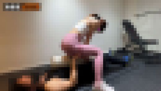 初パーソナルに困惑「これもトレーニング…？」過度なセクハラも苦笑いで受け入れてしまう激カワなペットショップ店員　サンプル画像2