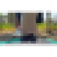 立ったまま、落ち着かずに脱ぎ続ける足元 サンプル画像