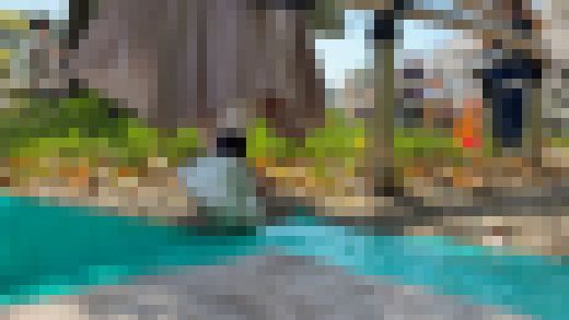 立ったまま、落ち着かずに脱ぎ続ける足元 サンプル画像3