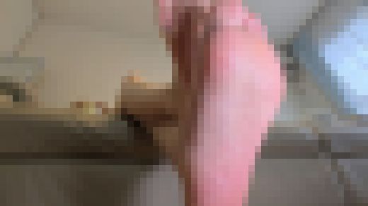 思わず見入る可愛さ りおなちゃんのスレンダー美脚×素足 サンプル画像2