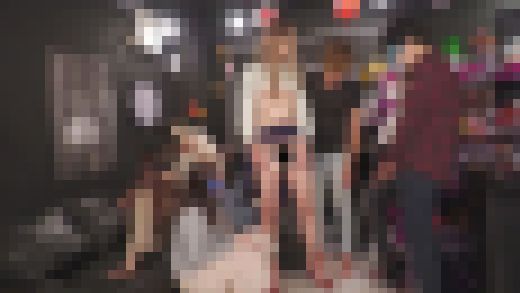 【女装子】ハプバーで男女客の前で勃起チポを晒してアナルセックスをする美人男子　サンプル画像1