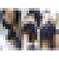 電車内で可愛い服女子に密着パンチラ動画 サンプル画像