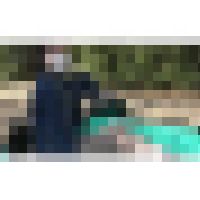 【ハプニングあり】お花見中に蜂が接近…思わず出た素の声と黒ソックスのリアルな足元 サンプル画像