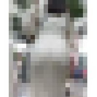 《薄らと、時にハッキリとパンティーが…！清楚系モデルのニットワンピース》 サンプル画像