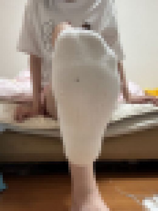 20代、仕事帰りの自撮りの足の裏 サンプル画像2