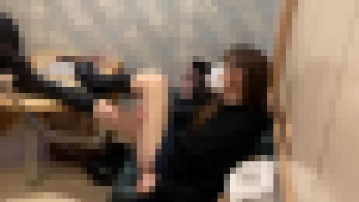 【激レア】ドS美人OLりりか様による仕事終わりブーツで踏み＆ 罵倒M男責め　サンプル画像1