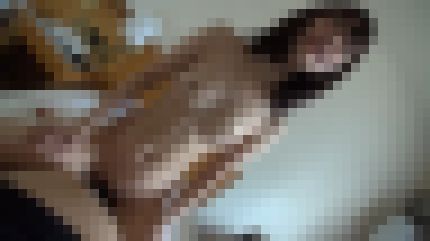 19歳猫カフェ店員が普段はしない体位で突かれプライベートでは味わえない快感に喘ぐ サンプル画像3