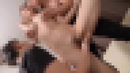 白ギャルの27歳人妻が3Pで喘ぎまくり何度も口に発射される サンプル画像1