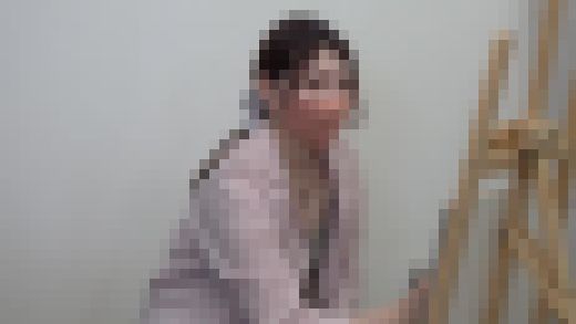 ［お絵描き教室/胸チラ㉑］陰毛ハミ毛ハプニング！貧乳女子大生セミヌード！人妻乳首チラ ２名　サンプル画像1