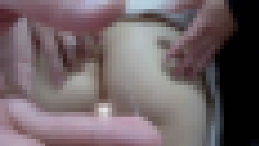 再会した清楚美女を集団でお触り。密室でパンツ脱がせ手マンで絶頂。【美乳/ローアングル】 サンプル画像2