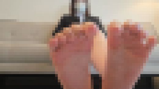 レイナちゃんの迫る足裏、圧倒的な存在感　サンプル画像1
