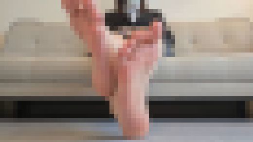 レイナちゃんの迫る足裏、圧倒的な存在感　サンプル画像2