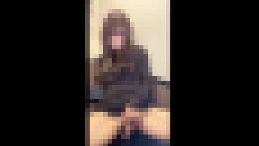 【個撮】巻き髪美女女装が静かにオナニーする動画　サンプル画像2