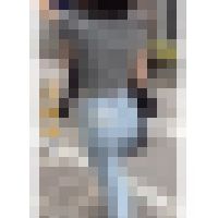 《強烈なプリケツ！汗染みも色っぽい薄青タイトデニム美女》 サンプル画像