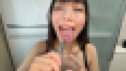 【口内接写】滝ゆいなの「汚舌苔」採取　サンプル画像1