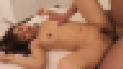 スタイル抜群の24歳人妻がAV男優とのエッチで甲高い声を出して喘ぎまくる サンプル画像3