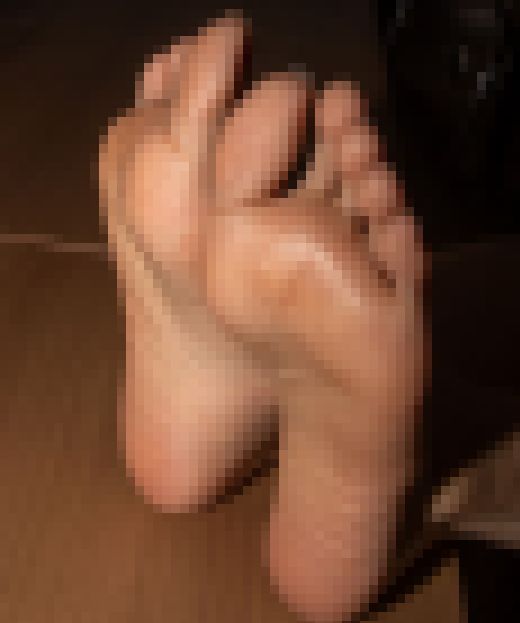 履き古したブーツで蒸れた足の裏　サンプル画像3