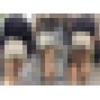 白ショートパンツに生足が魅力なギャル3人セット サンプル画像