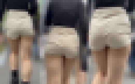 白ショートパンツに生足が魅力なギャル3人セット サンプル画像1