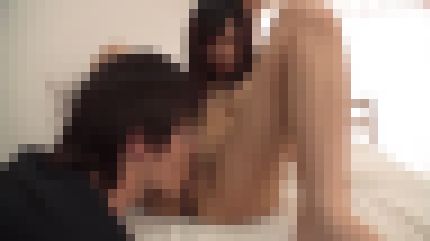 スレンダー美巨乳の20歳フリーターがアソコをマン汁でベトベトにして喘ぎまくる　サンプル画像2