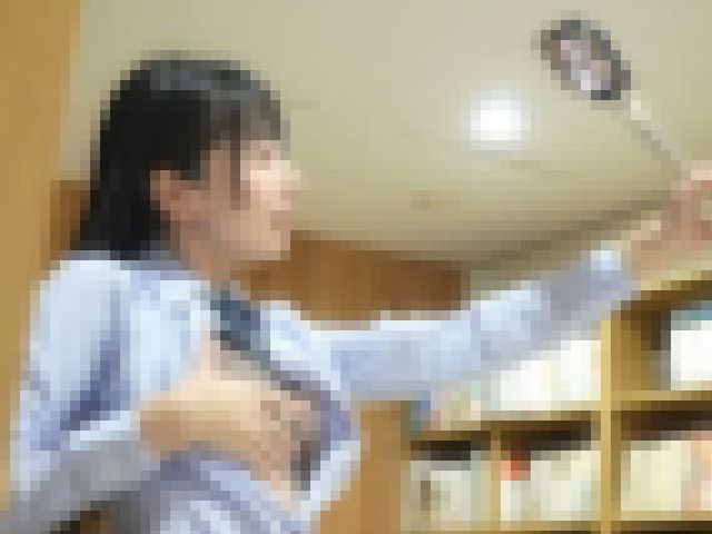 １５０cm未満の敏感乳首ロ＠梨ジョシは露出狂だった…凸者デカチンをつる.ぺたマ●コに挿入されて細い腰をクネらせ中出しＳＥＸでアヘ サンプル画像