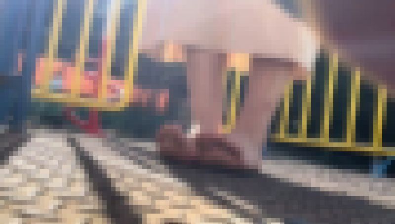 【完全裸足】第50弾！裸足で暖かい冬の街中を歩く女性 画像